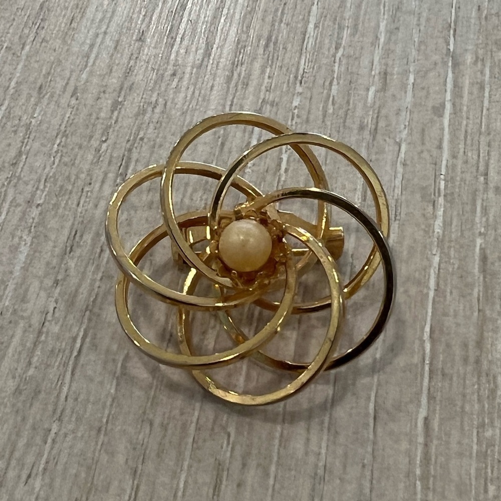 Vintage Classic Swirl Brooch